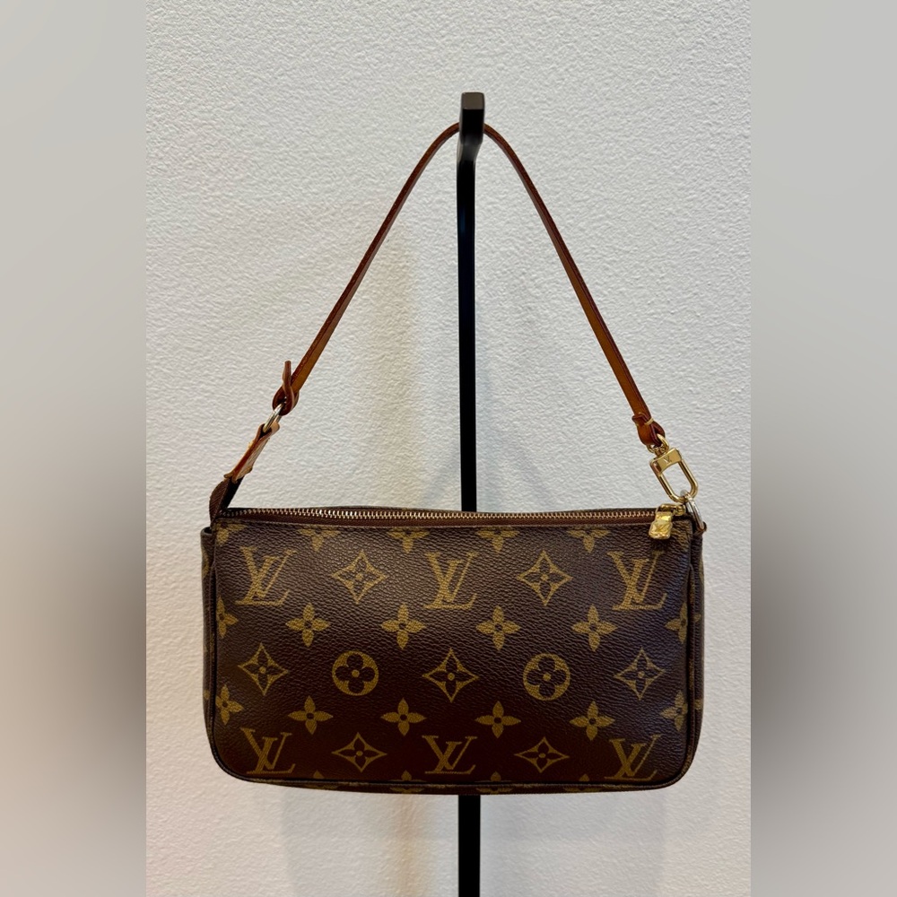 Louis Vuitton Pochette Accessories Shoulder Bag in Monogram w/Leather Strap